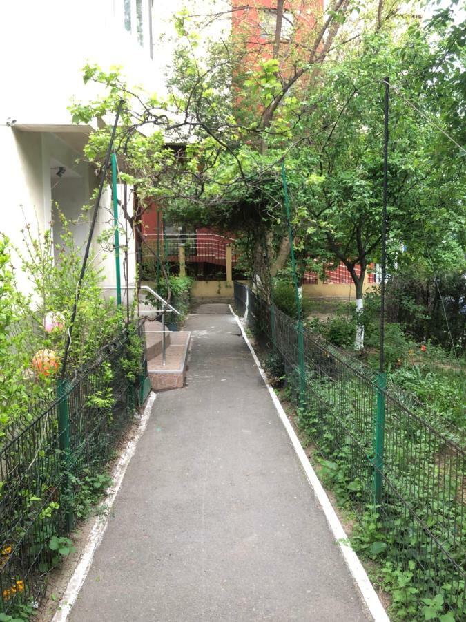 Green Apartment With Terrace 12 Bucarest Extérieur photo